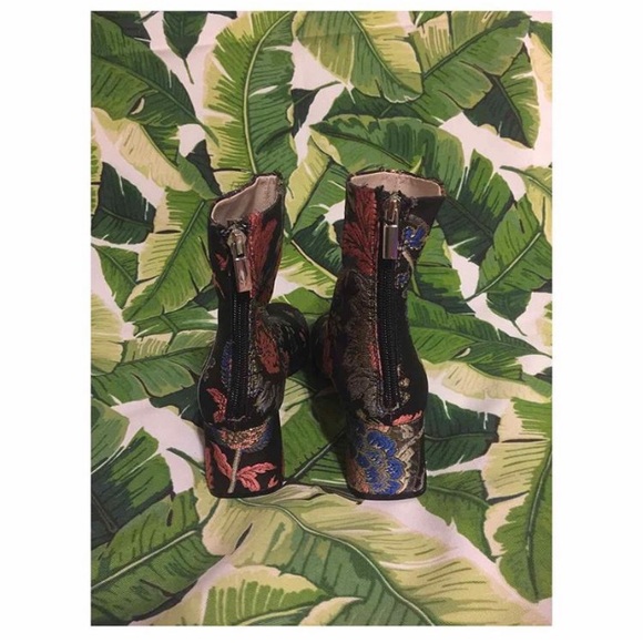 Cute Boots - Picture 3 of 3